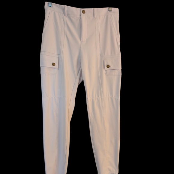 Current Product On Website!!!NWT Women's Halara White Cargo Pants - Picture 8 of 9